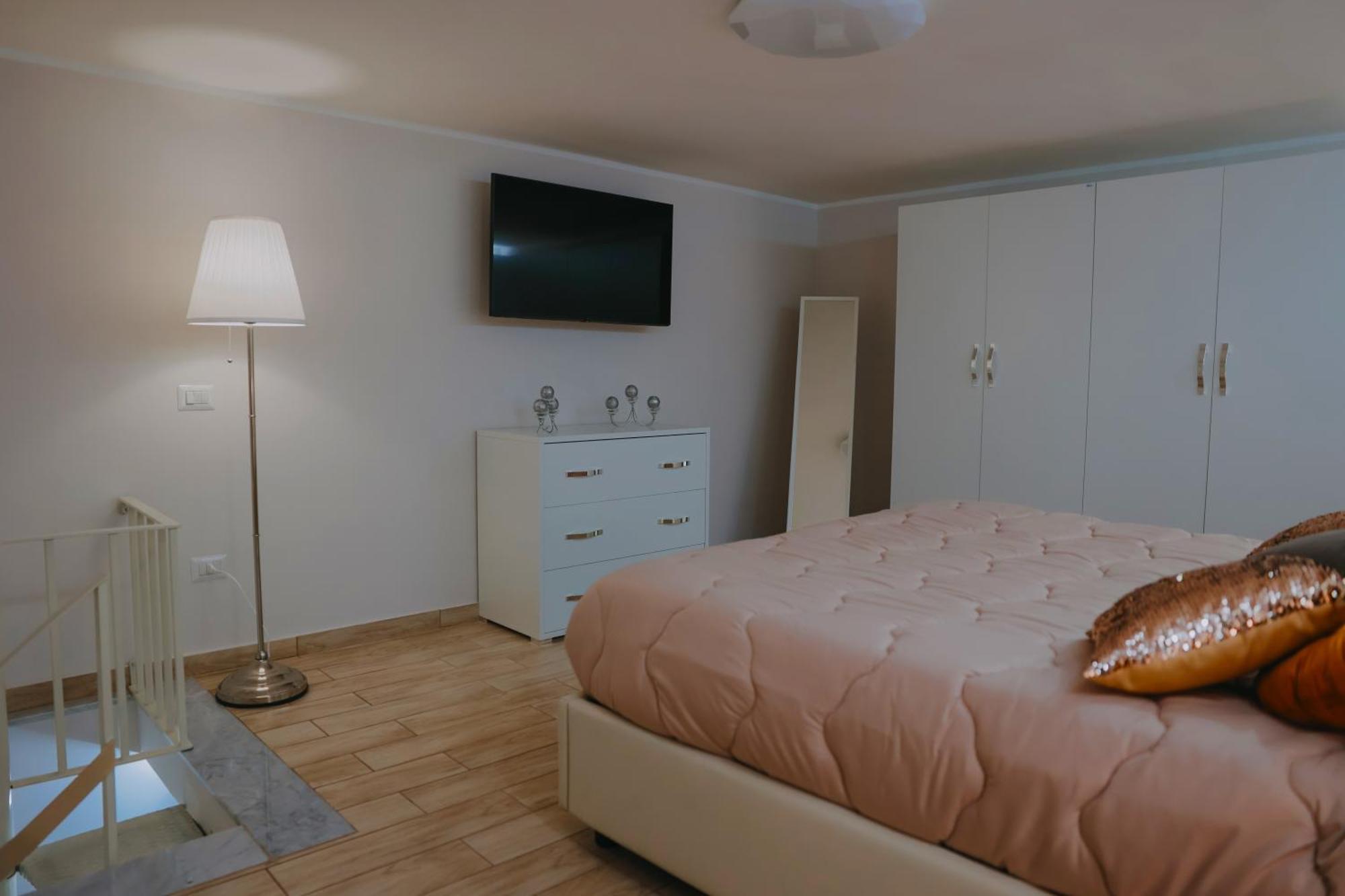L'Ospite Napoletano Apartment เนเปิลส์ ภายนอก รูปภาพ