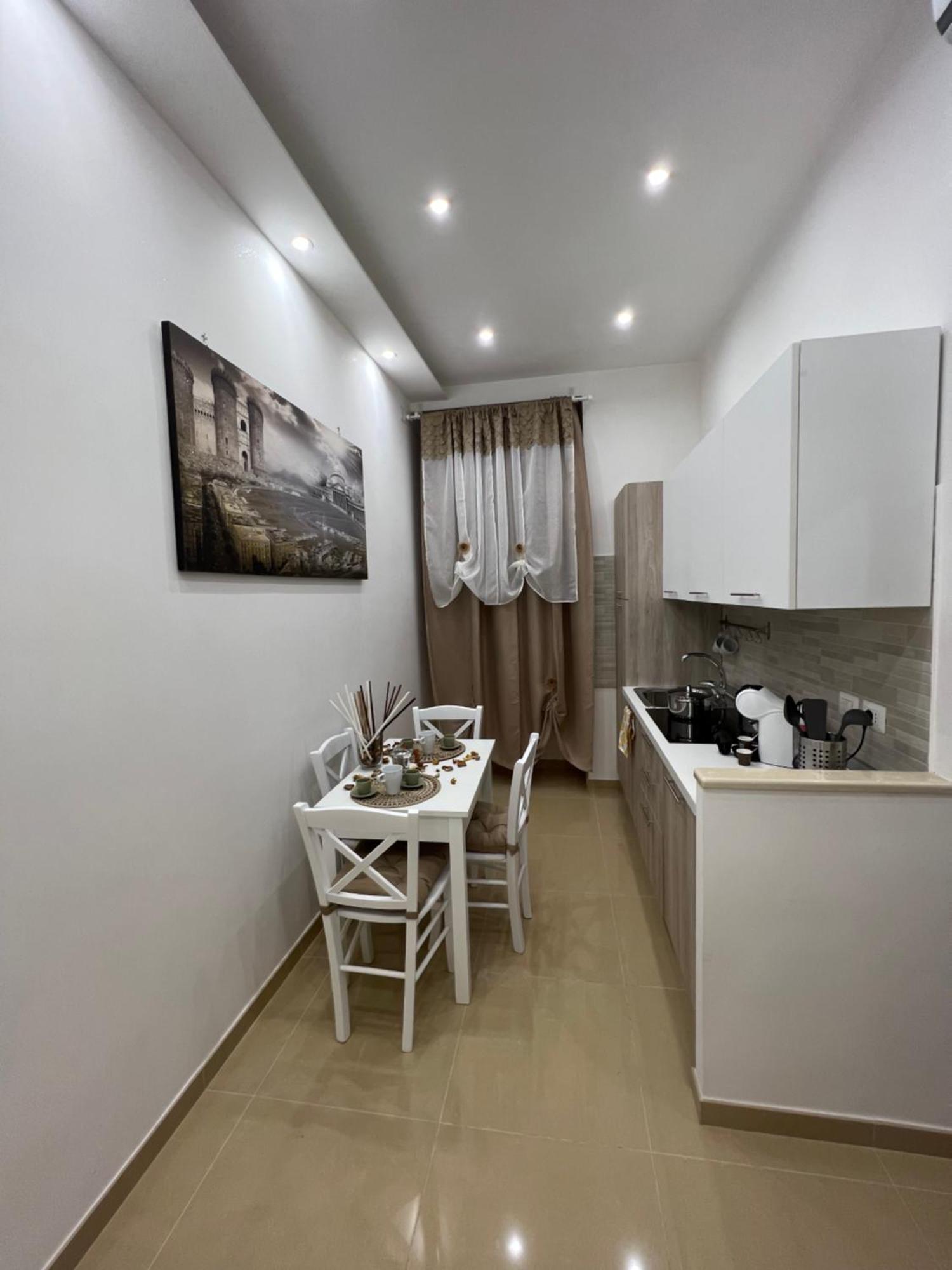 L'Ospite Napoletano Apartment เนเปิลส์ ภายนอก รูปภาพ