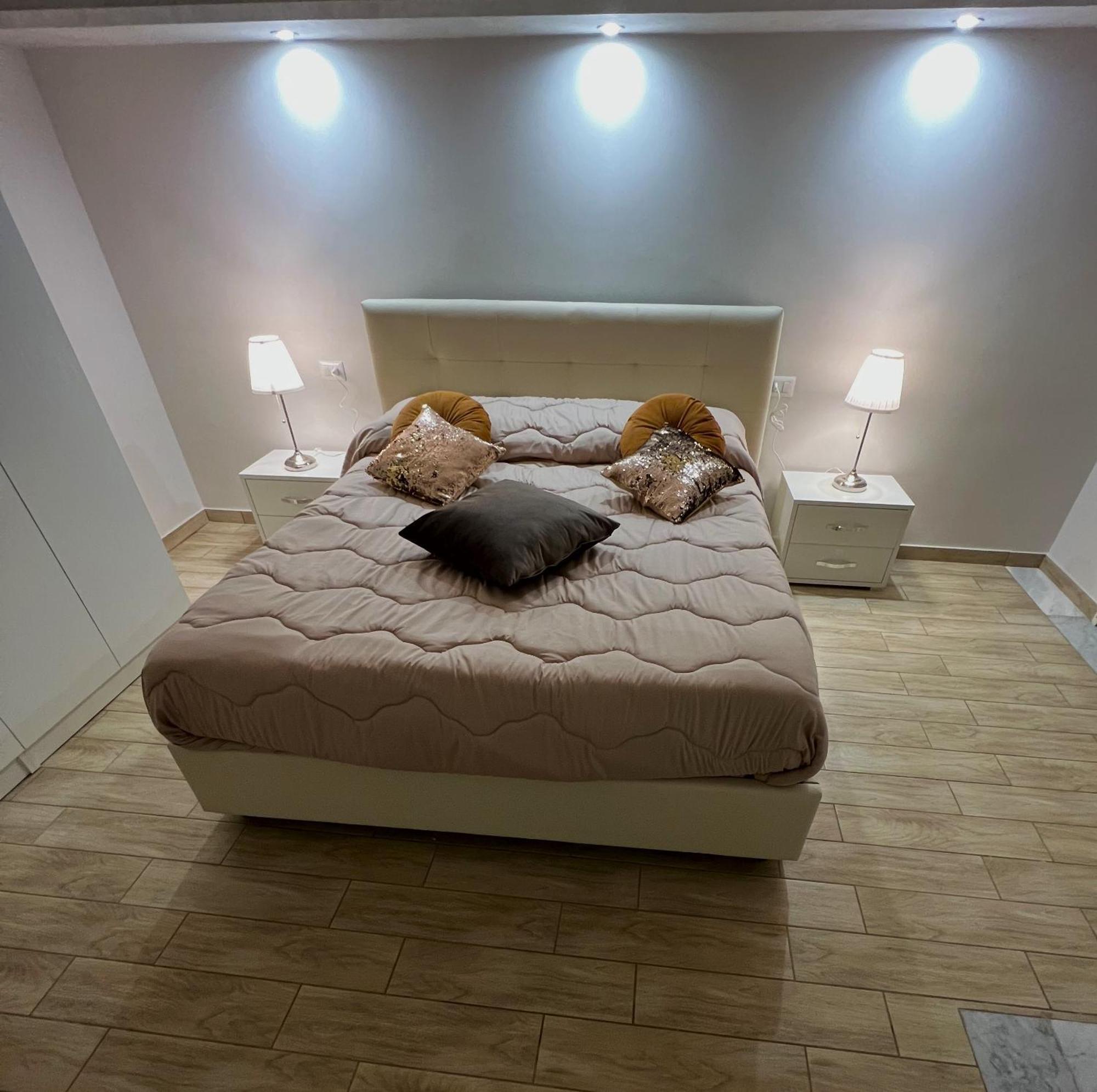L'Ospite Napoletano Apartment เนเปิลส์ ภายนอก รูปภาพ