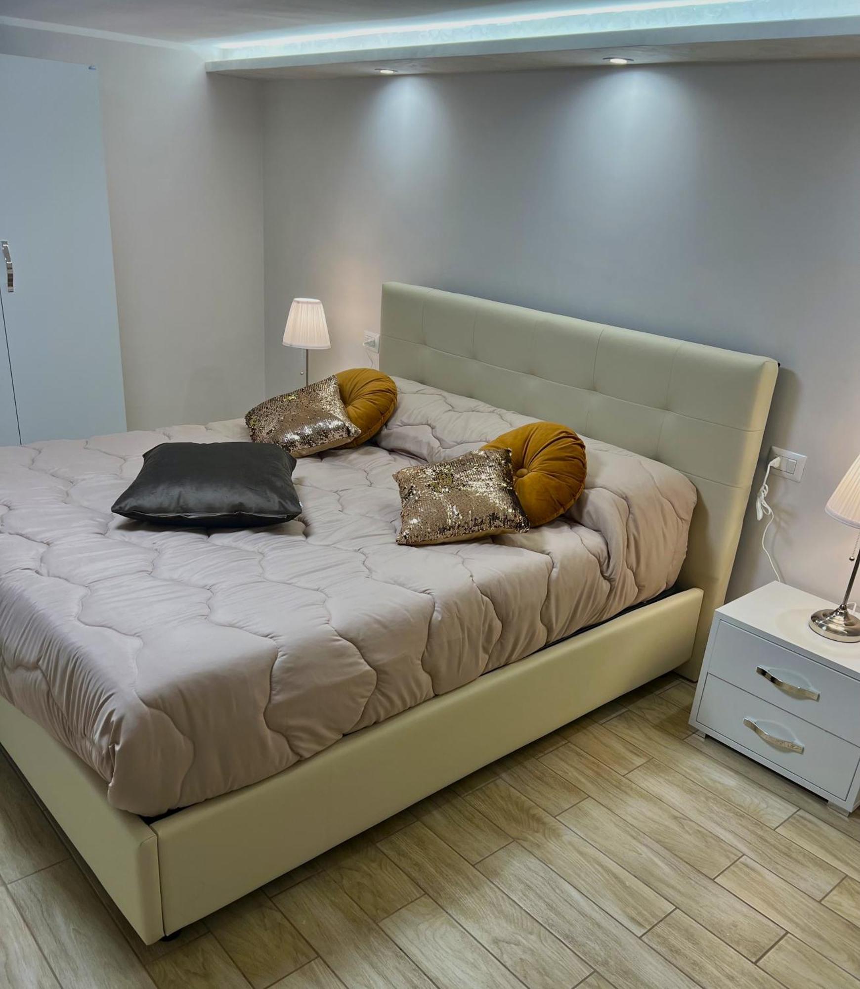 L'Ospite Napoletano Apartment เนเปิลส์ ภายนอก รูปภาพ